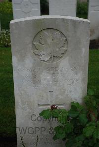 Etaples Military Cemetery - McCallum, Neil Stewart